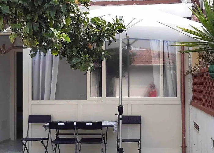 Luminosa Villetta A Schiera Appena Ristrutturata Casa vacanze Viareggio